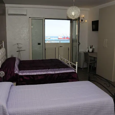 Mistral Exclusive Bed & Breakfast 4*